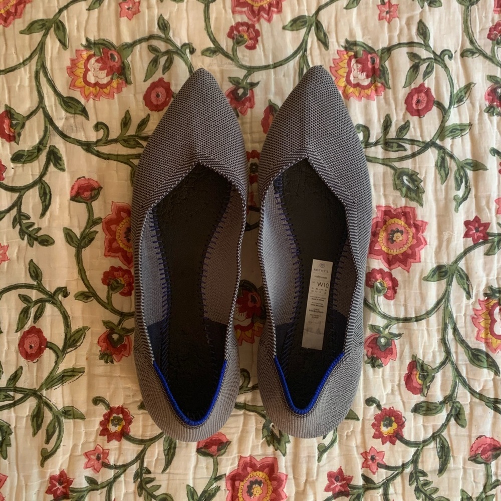 Dark gray size 10 Rothy’s pointed flats